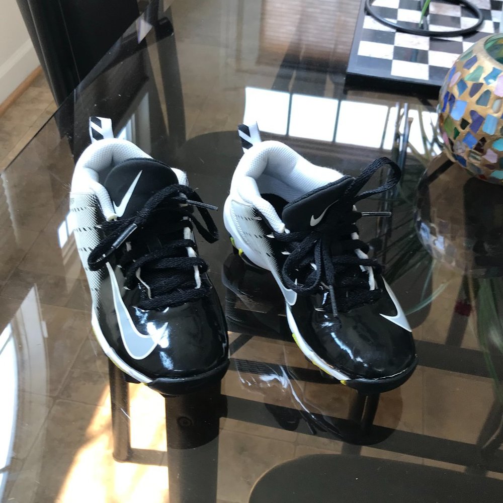 Size 12 Little Boys Football/Soccer Cleats - Nike